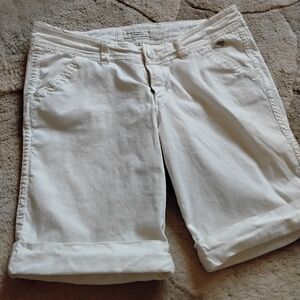 Womens ABERCROMBIE & FITCH White Mid Thigh Shorts, Size 6.